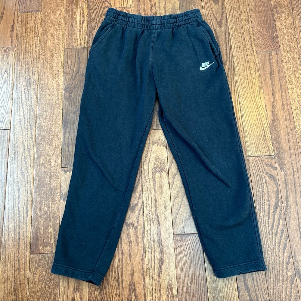 Nike Sportswear Club Fleece Pants with an open-hem design Kids Size XL